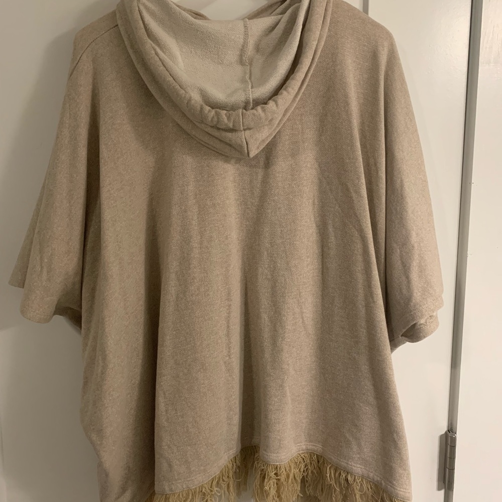 Tan short sleeve pullover sweater with fringe, size small.
